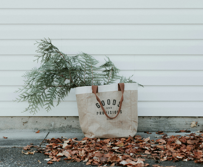 Reusable sustainable shopping bags made from jute and cotton for daily use